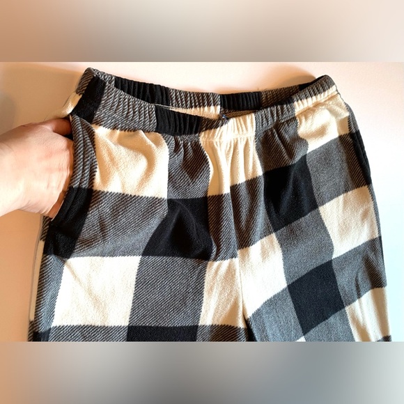 Old Navy Black and Cream Buffalo Check Cold Weather Pajama Set, Large Tall - Picture 7 of 8